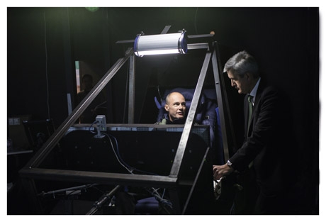 Simulated flight, real dialogue: The simulator features an exact replica of the Solar Impulse‘s cockpit, which measures just 3.8 cubic meters.